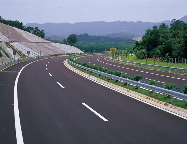 內蒙古京新高速公路臨白段 內蒙古京新高速公路臨白段
